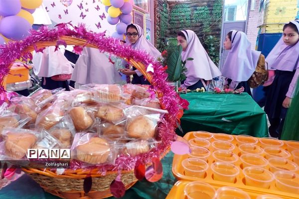 جشن آغاز امامت امام زمان(عج) در دبستان دخترانه فرهنگ منطقه ۱۳