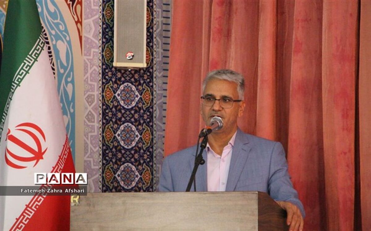 مدرسه خط مقدم‌ جبهه فرهنگی است