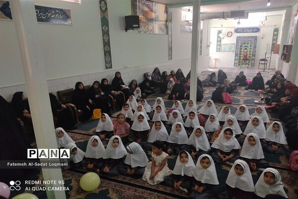 برگزاری جشن شکوفه‌های دبستان سیدالشهدا ناحیه یک یزد