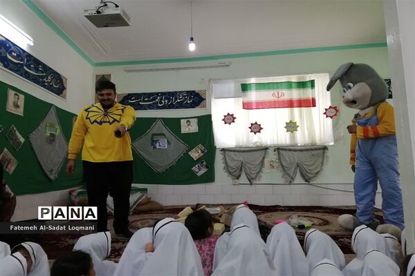 برگزاری جشن شکوفه‌های دبستان سیدالشهدا ناحیه یک یزد