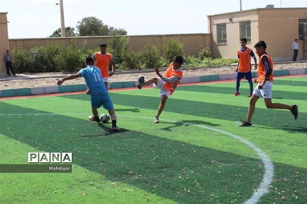 آیین افتتاحیه زمین چمن مصنوعی مدرسه شاه صاحب در شهر جوادآباد