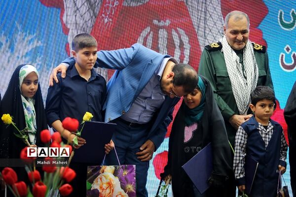 همایش تجلیل از رزمندگان فرهنگی دفاع مقدس