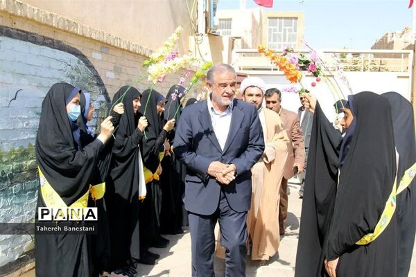 آیین آغاز سال تحصیلی مدرسه دخترانه عفت با حضور نماینده مردم یزد در مجلس شورای اسلامی