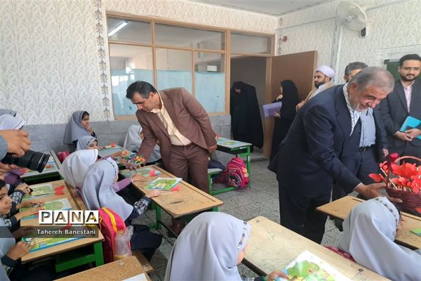 آیین آغاز سال تحصیلی مدرسه دخترانه عفت با حضور نماینده مردم یزد در مجلس شورای اسلامی