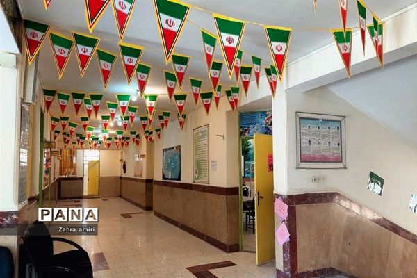 نواختن زنگ ایثار و مقاومت، در دبیرستان توحید شهرستان رباط کریم