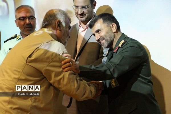 تقدیر از خانواده‌های شهدا، جانبازان و رزمندگان به‌مناسب هفته‌ دفاع‌مقدس در شهرری