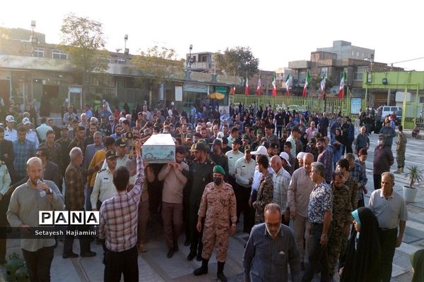 غبارروبی و عطرافشانی مزار شهدا