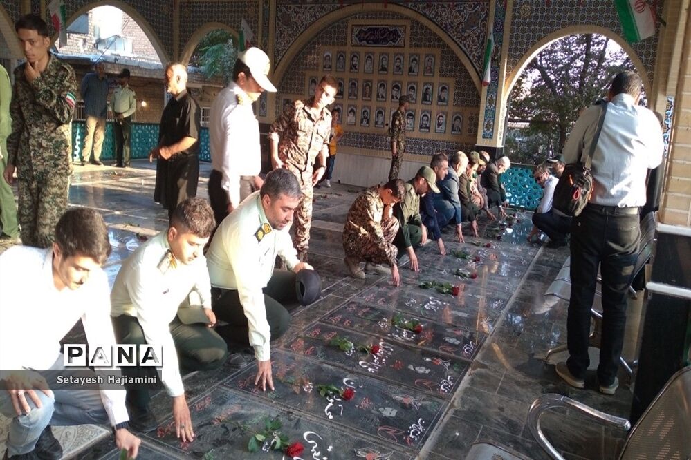 غبارروبی و عطرافشانی مزار شهدا
