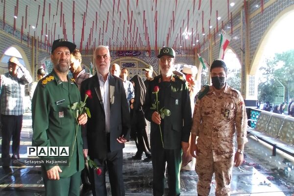 غبارروبی و عطرافشانی مزار شهدا