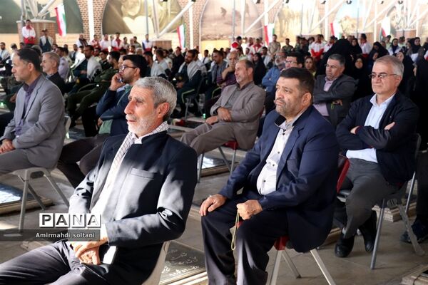 غبارروبی مزار شهدا در تبریز