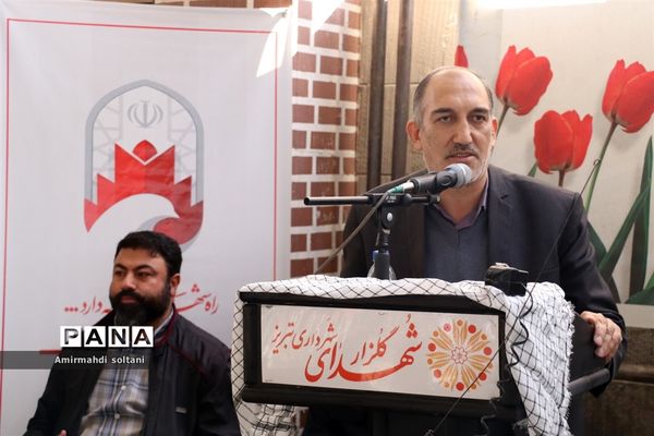 غبارروبی مزار شهدا در تبریز