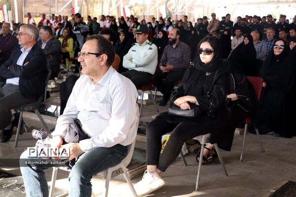 غبارروبی مزار شهدا در تبریز