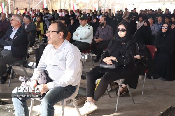غبارروبی مزار شهدا در تبریز