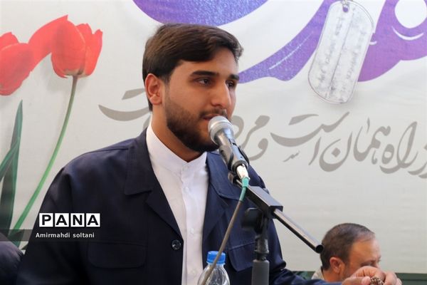 غبارروبی مزار شهدا در تبریز