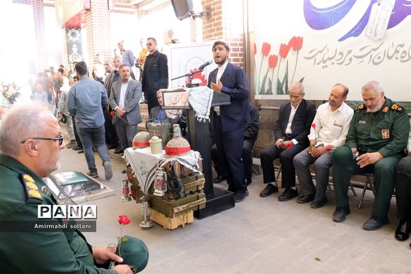 غبارروبی مزار شهدا در تبریز