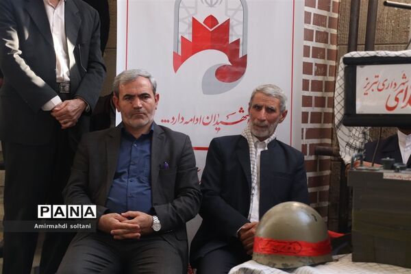 غبارروبی مزار شهدا در تبریز
