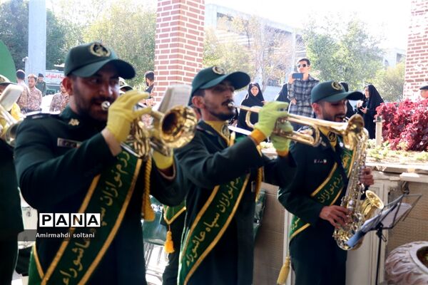 غبارروبی مزار شهدا در تبریز
