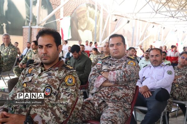 غبارروبی مزار شهدا در تبریز