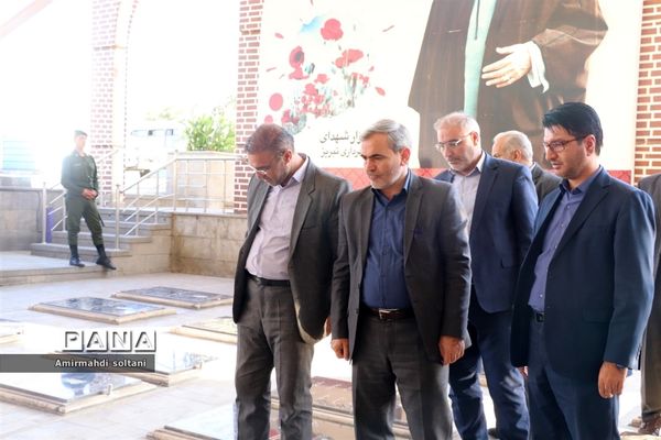 غبارروبی مزار شهدا در تبریز