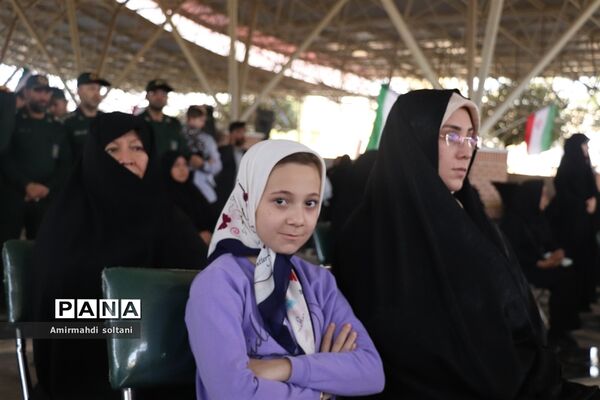 غبارروبی مزار شهدا در تبریز