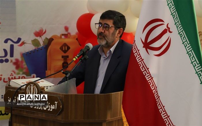 جشن عاطفه‌ها بهترین محل برای گسترش فرهنگ انفاق بین دانش‌آموزان است