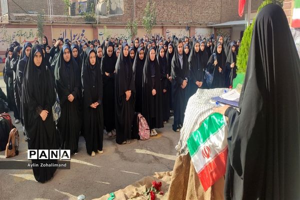 مراسم گرامیداشت هفته دفاع مقدس در مدرسه شاهد کوثر رباط کریم