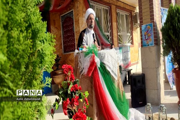 مراسم گرامیداشت هفته دفاع مقدس در مدرسه شاهد کوثر رباط کریم