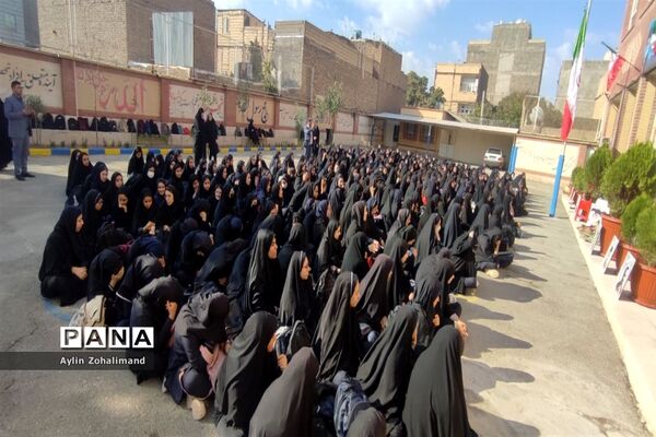 مراسم گرامیداشت هفته دفاع مقدس در مدرسه شاهد کوثر رباط کریم