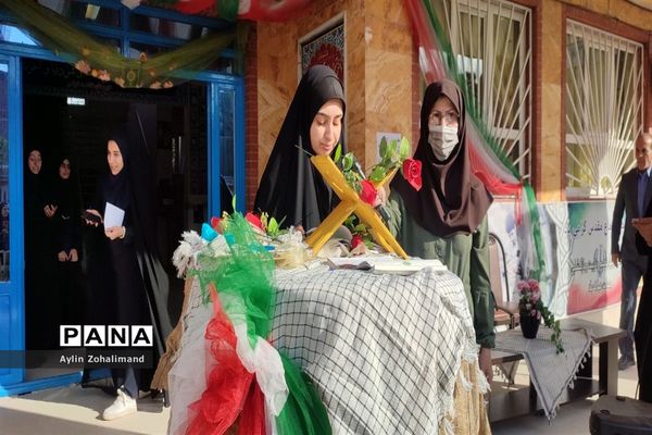 مراسم گرامیداشت هفته دفاع مقدس در مدرسه شاهد کوثر رباط کریم