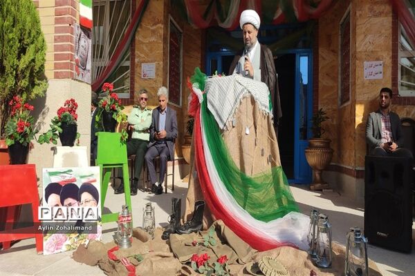 مراسم گرامیداشت هفته دفاع مقدس در مدرسه شاهد کوثر رباط کریم