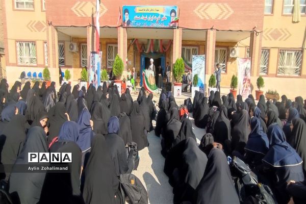 مراسم گرامیداشت هفته دفاع مقدس در مدرسه شاهد کوثر رباط کریم