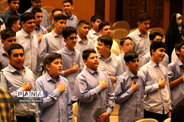 رونمایی از کتاب های «آرمان عزیز» و «حاج همت»