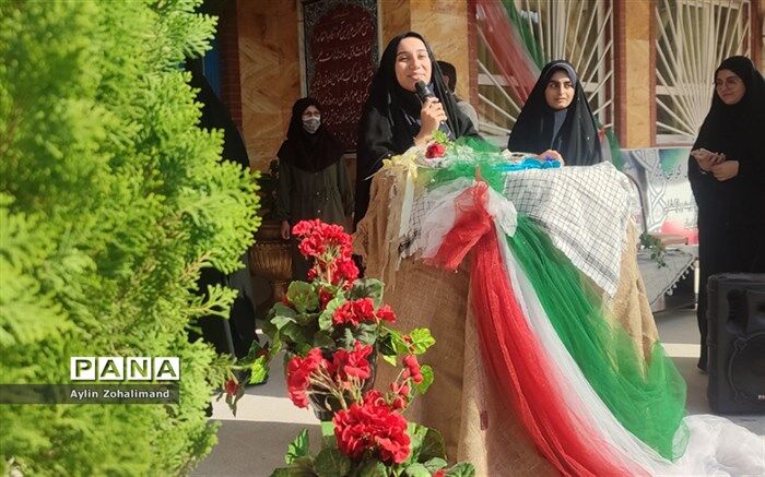 مراسم هفته دفاع مقدس در دبیرستان شاهد کوثر شهرستان رباط‌کریم/فیلم