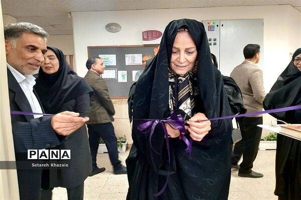 افتتاحیه آزمایشگاه دبستان حاج‌ تقی‌احدیان