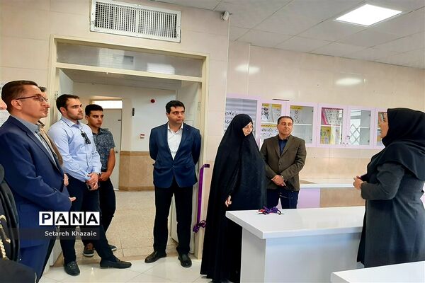 افتتاحیه آزمایشگاه دبستان حاج‌ تقی‌احدیان