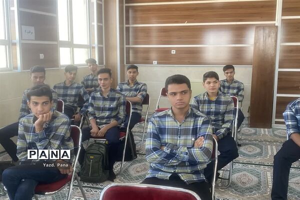 نواختن زنگ مهر، ایثار و مقاومت در هنرستان سلطنت طرازی ناحیه یک یزد