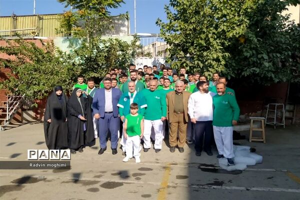 بزرگداشت هفته دفاع مقدس در دبیرستان خوارزمی منطقه ۸