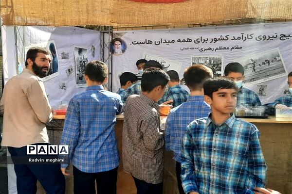 بزرگداشت هفته دفاع مقدس در دبیرستان خوارزمی منطقه ۸