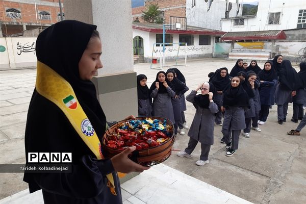 جشن آعاز ولایت امام زمان در دبیرستان عصمت گلوگاه