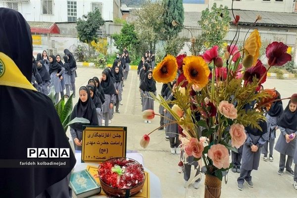 جشن آعاز ولایت امام زمان در دبیرستان عصمت گلوگاه