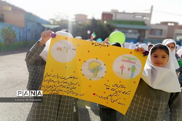 دستان مهربان کوچک در جشن عاطفه‌ها دبستان عالیه جبروتی 2 ناحیه یک یزد