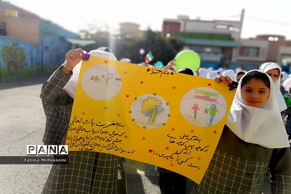 دستان مهربان کوچک در جشن عاطفه‌ها دبستان عالیه جبروتی 2 ناحیه یک یزد