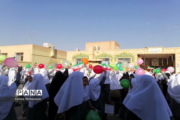 دستان مهربان کوچک در جشن عاطفه‌ها دبستان عالیه جبروتی 2 ناحیه یک یزد