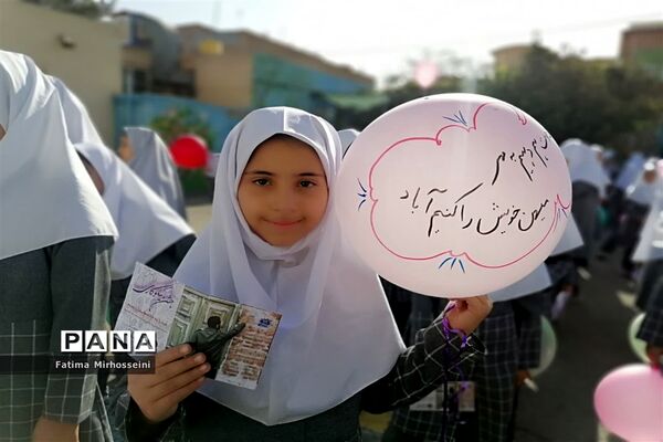 دستان مهربان کوچک در جشن عاطفه‌ها دبستان عالیه جبروتی 2 ناحیه یک یزد
