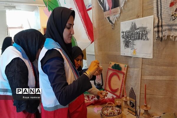 نمایشگاه دفاع مقدس جوانان جمعیت هلال احمر مانه و سملقان