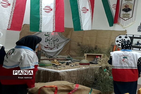 نمایشگاه دفاع مقدس جوانان جمعیت هلال احمر مانه و سملقان