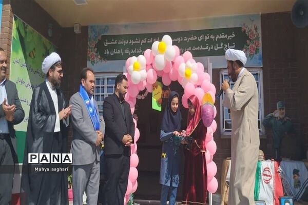 برگزاری جشن عاطفه‌ها در دبستان فرهنگ مرحوم  فرازمند شهرستان کاشمر