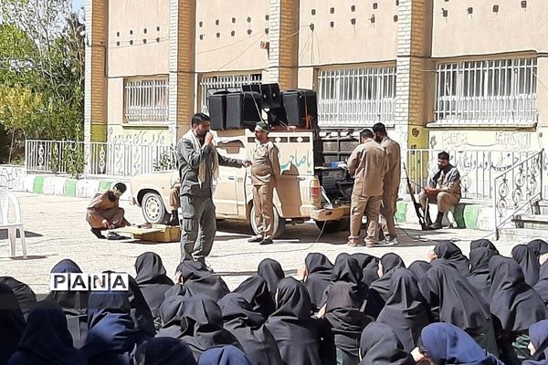 حضور کاروان مقاومت در مدرسه حضرت معصومه شهرستان فیروزکوه