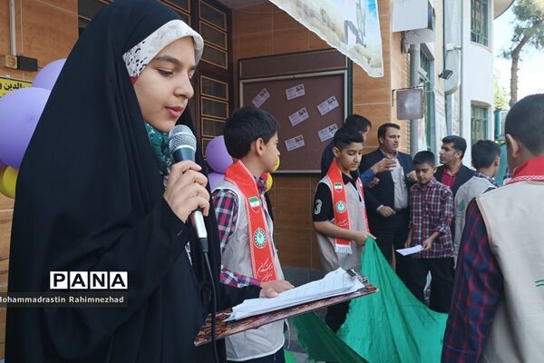 گلریزان جشن عاطفه‌ها در دبستان امام جعفر صادق(ع) ناحیه 3 شیراز