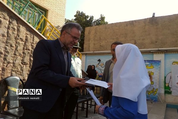 جشن عاطفه‌ها در دبستان حضرت صدیقه شهرستان ملارد